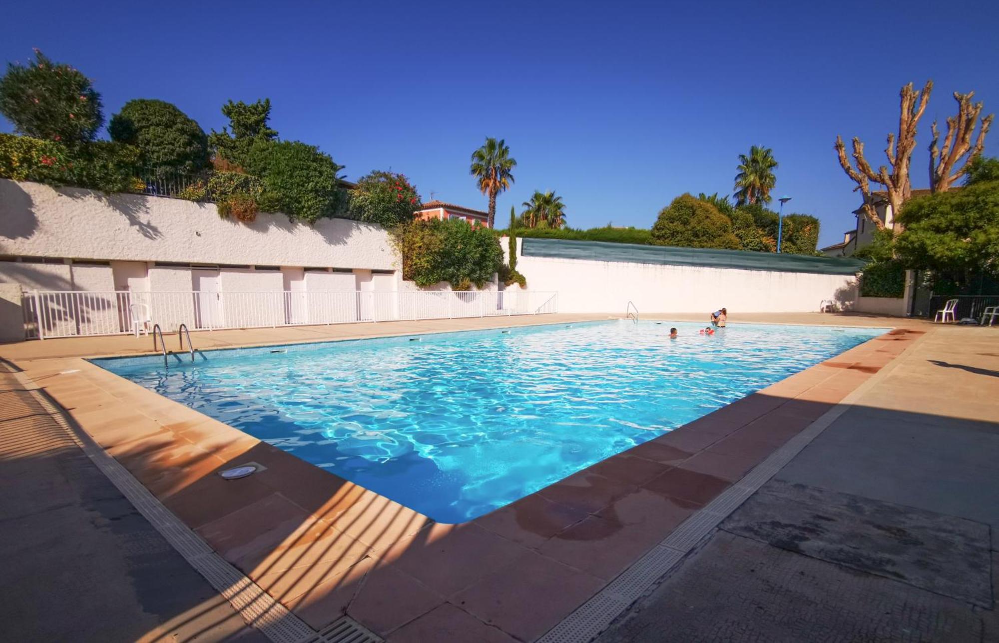 Leman Holidays - Le Palm Apartment